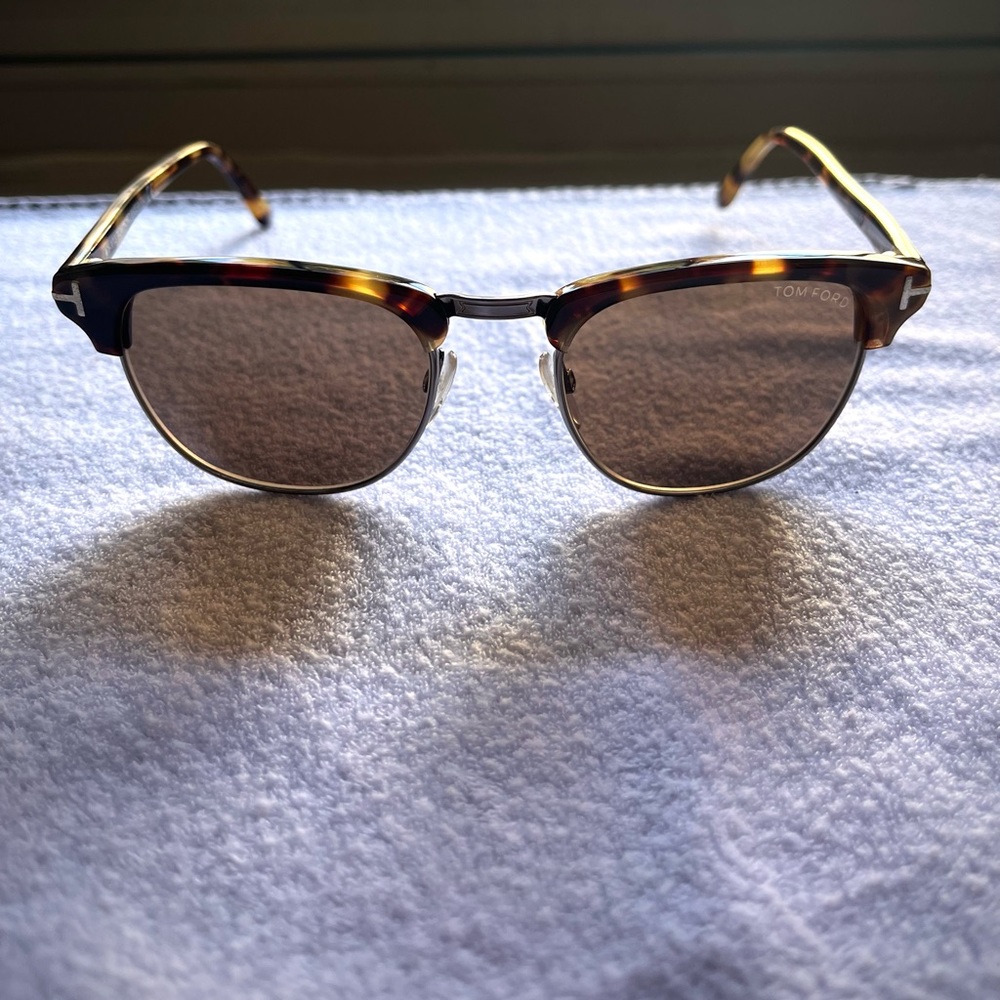 Tom Ford ‘Henry’ Sunglasses in excellent pre-owned condition!